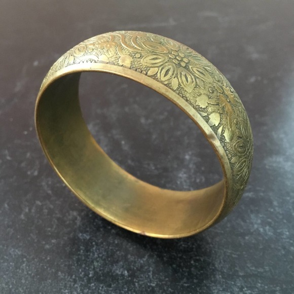 Gold brass floral etched wide bangle bracelet - Picture 3 of 9